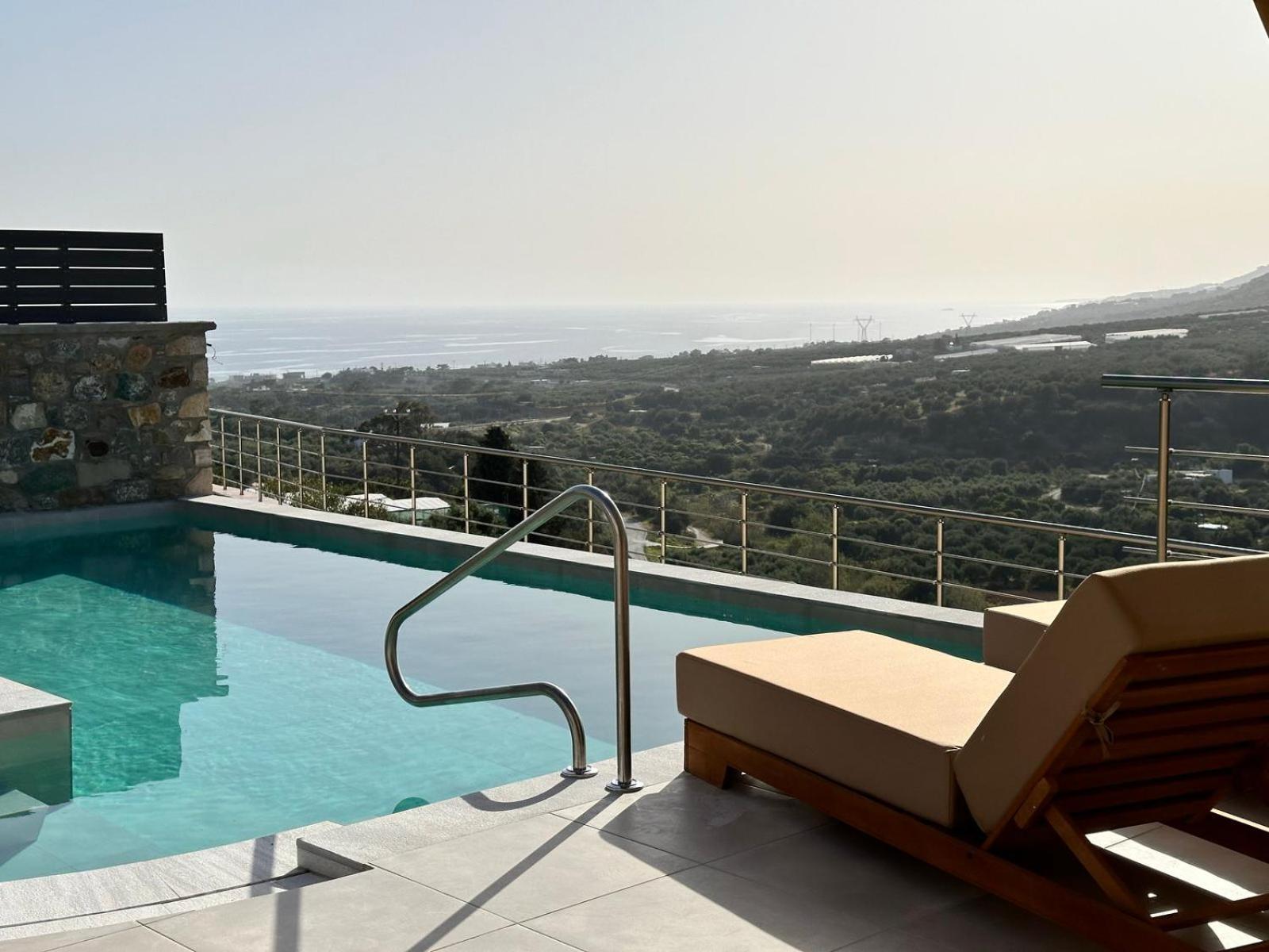 Mediterranean View Villa Makrýgialos Eksteriør billede