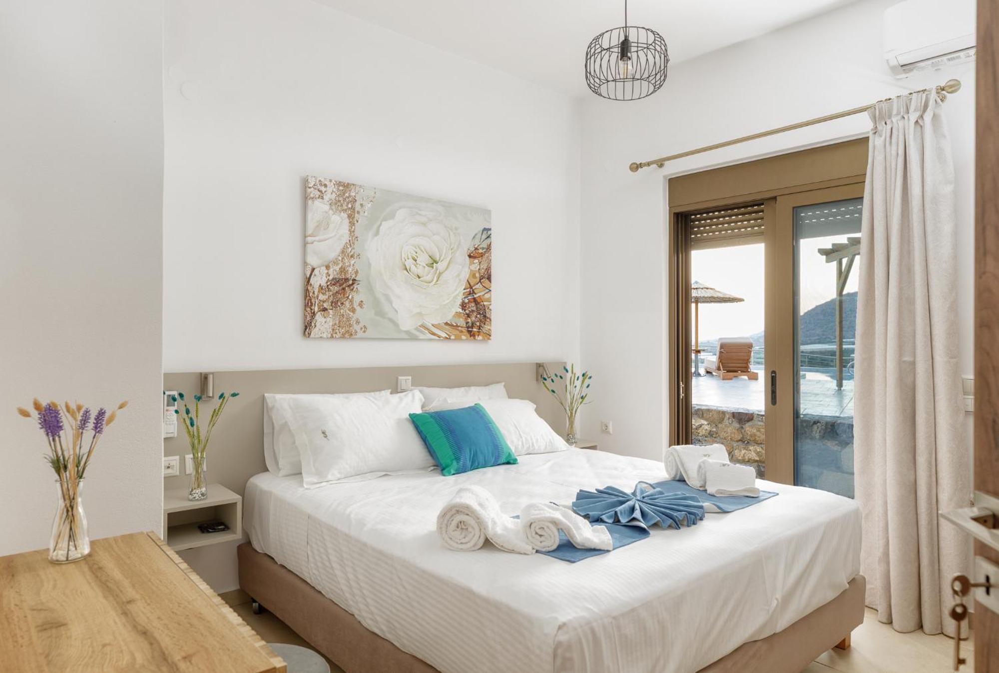Mediterranean View Villa Makrýgialos Eksteriør billede