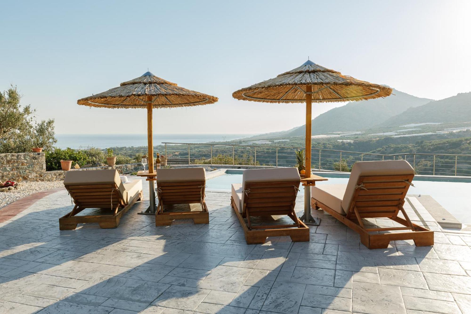 Mediterranean View Villa Makrýgialos Eksteriør billede