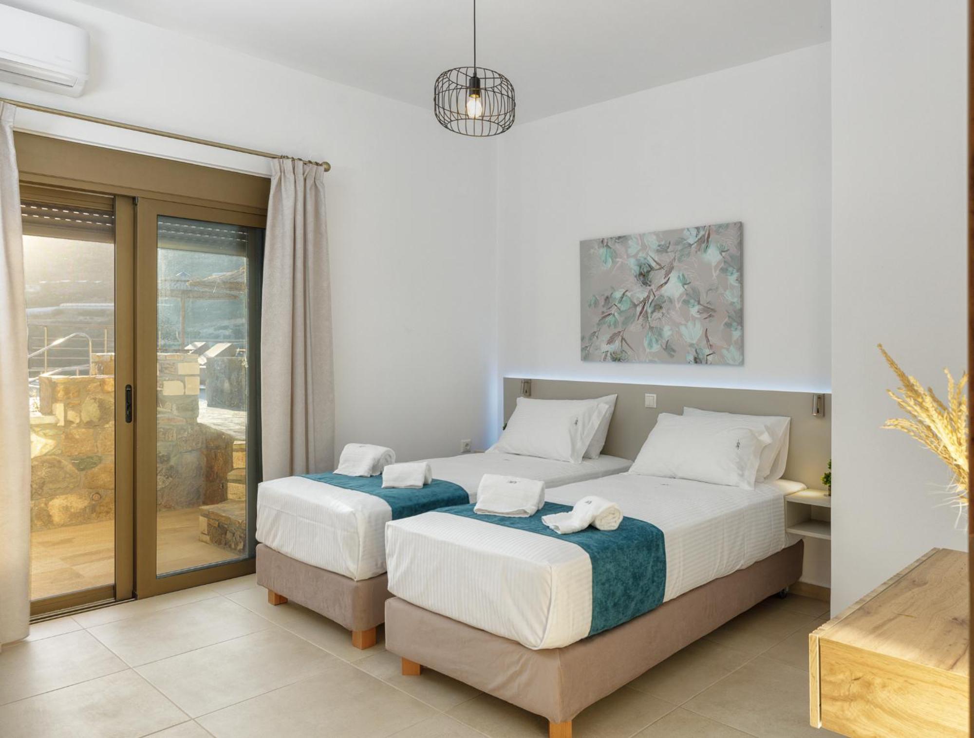 Mediterranean View Villa Makrýgialos Eksteriør billede