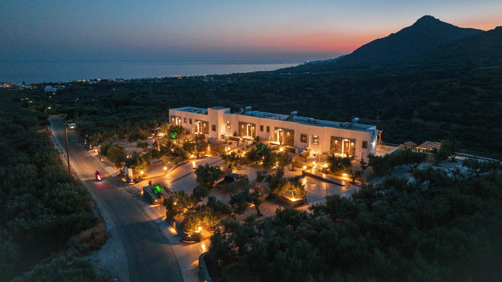 Mediterranean View Villa Makrýgialos Eksteriør billede